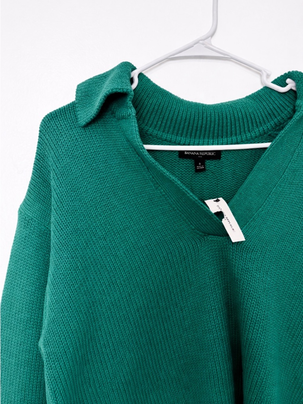 Banana Republic Emerald Green V-Neck Collar Sweater - Picture 3 of 3